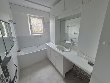 Location Appartement 3 pièces 97m² LOOS 59120 - Photo 4