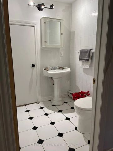 Detached Home For Lease | N9256054 - Photo 2