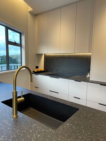 Charming Island Bay 3BR Home w/ Views - Photo 5