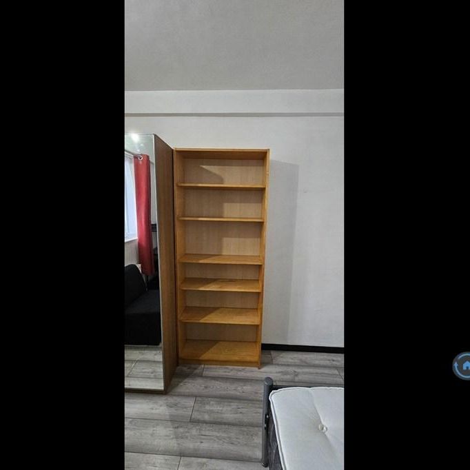 1 bedroom in a flat share to rent - Photo 1