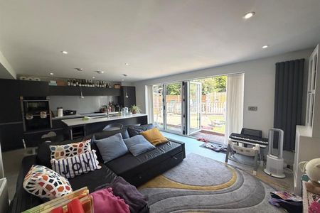3 Bedroom Detached To Let - Photo 3