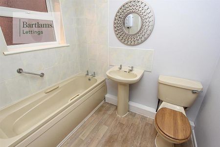 2 bedroom semi-detached bungalow to rent - Photo 5