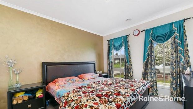 3-bedroom house in Cranbourne North! - Photo 1