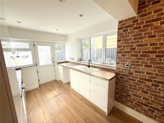 3 bedroom terraced house to rent - Photo 1