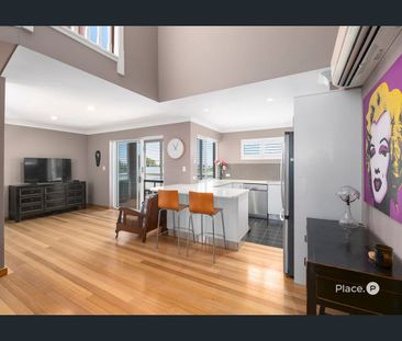 Exceptional Bayside Apartment with Panoramic Bay Views - Photo 2