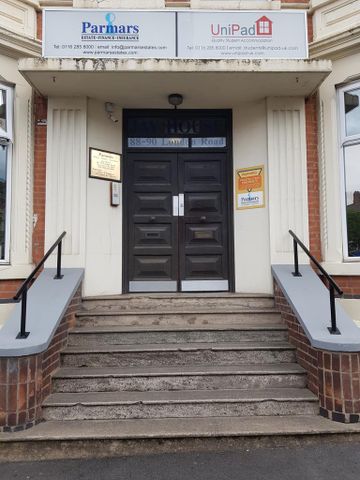 4 bedroom flat to rent - Photo 4