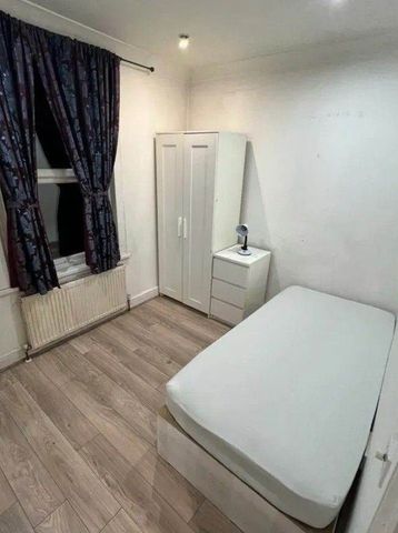 Room in a Shared Flat, Colchester Road, E10 - Photo 2