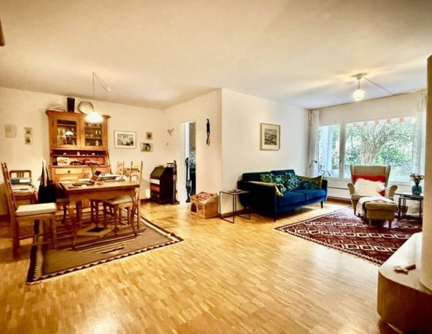 Centrally located 3.5-room apartment in Albisrieden with private patio - Photo 1