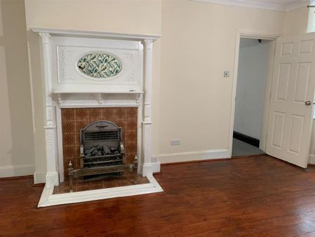 5 bedroom semi-detached house to rent - Photo 3