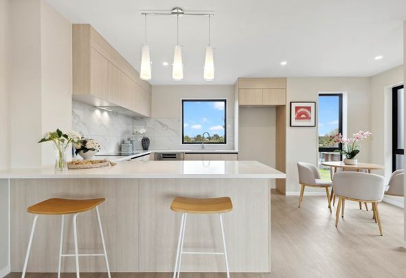 Mangere, 4 bedrooms - Photo 1