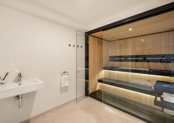 4 bedroom luxury Villa for rent in El Paraíso, Andalusia