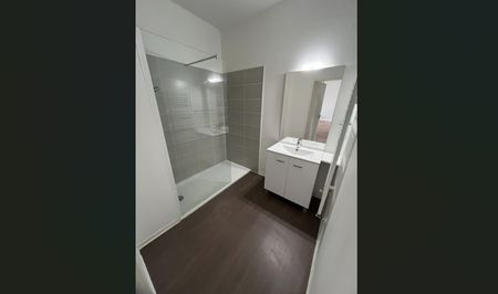 Location Appartement 3 pièces 69m² - Photo 4