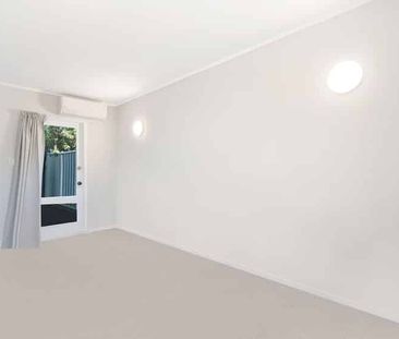 Prime Greenlane location with off-street parking - Photo 4