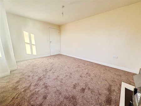 4 bedroom end of terrace house to rent - Photo 2