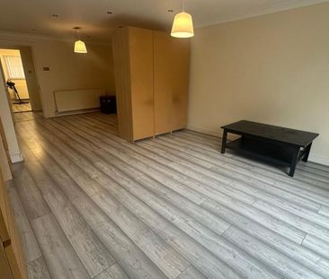 6 bedroom semi-detached house to rent - Photo 2