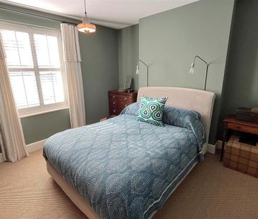 4 bedroom terraced house to rent - Photo 5