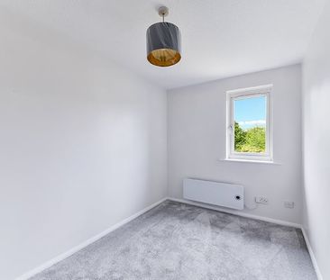 2 Bed Flat, Henderson Court, SE14 - Photo 2