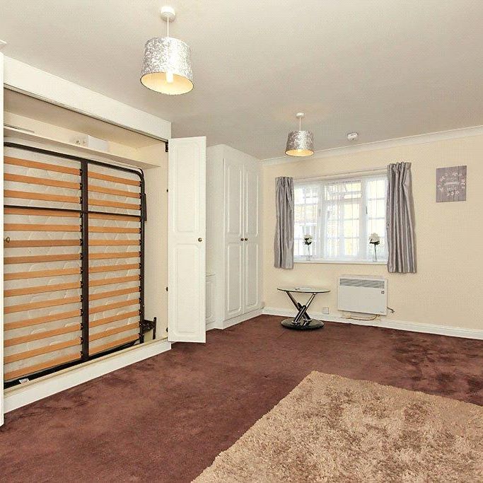 Studio to rent - Photo 1