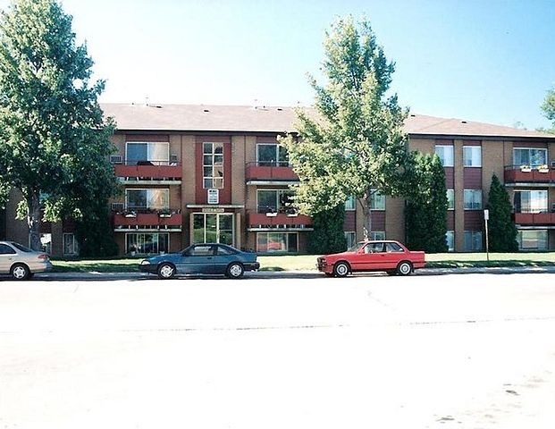 Sussex House Apartments | 2512 Louise Street, Saskatoon - Photo 1