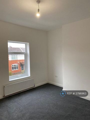 3 bedroom terraced house to rent - Photo 3