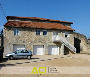 ST ALBAIN – STUDIO DE 33M2 DONNANT SUR COUR - Photo 3