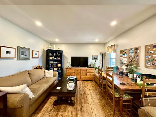 For Lease - 240 Marier Avenue Unit# Unit 3, Vanier and Kingsview Park, Ontario - Photo 1