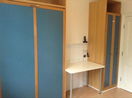 Flat 430 Fulham Palace Road, Fulham W6 9HH - Photo 2