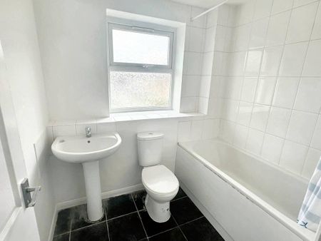 1 bedroom semi-detached house to rent - Photo 3