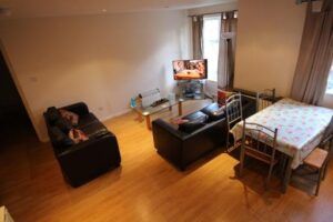 71 Flat 4 Cardigan Road, Leeds, LS6 1EB - Photo 2