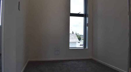 Brand New 5-Bedroom + internal garage - Photo 2