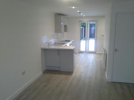 3 bedroom semi-detached bungalow to rent - Photo 1