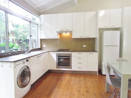Charming Partly Furnished One-Bedroom Cottage in Quiet Chatswood Reserve - Photo 3