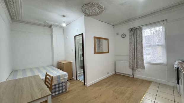 Studio to rent - Photo 1