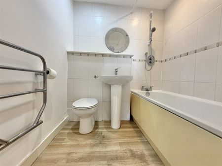 Waterloo Road, Stalybridge - Photo 5