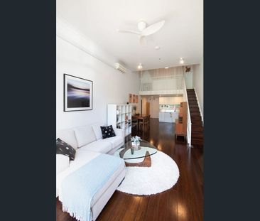 Furnished, Central at doorstep, Garage Parking, Pets welcome - Photo 4