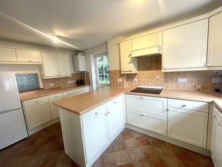4 bedroom detached house to rent - Photo 4