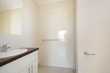 4 bedrooms with room to move! - Photo 4