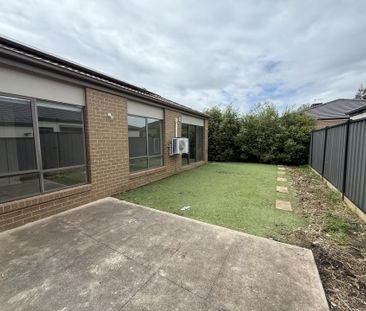 35 Tarlo Drive, Tarneit VIC, Belconnen - Photo 3