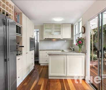 CHARMING HOME IN THE HEART OF ANNANDALE - Photo 4