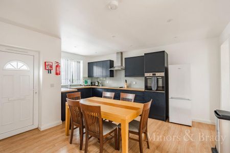 5 bedroom semi-detached house to rent - Photo 3