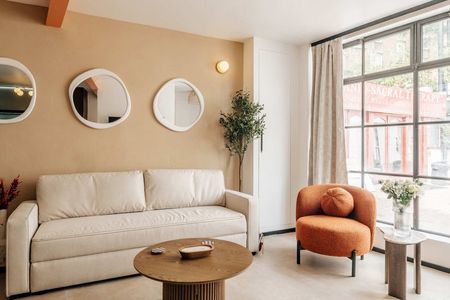 Saint George's Mews - Photo 2