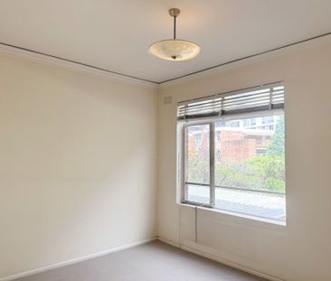 Oversized Apartment in Ideal Chatswood Location ** Available 23/05/... - Photo 5