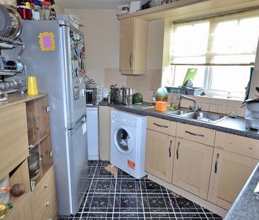 3 bedroom flat to rent - Photo 4