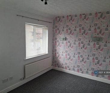 3 bedroom semi-detached house to rent - Photo 2