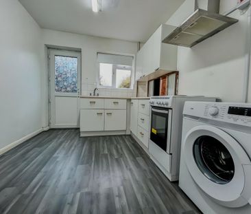 3 bedroom semi-detached house to rent - Photo 6