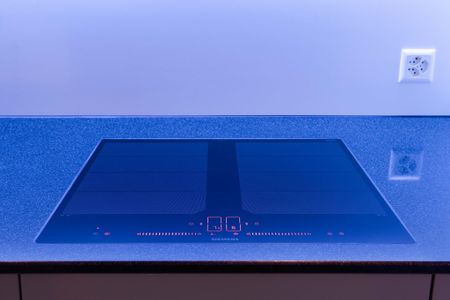 Moderne, helle 1.5 ZWHG OG, 9 m² Wintergarten & 1 PARKPLATZ INKLUSIV - Photo 2