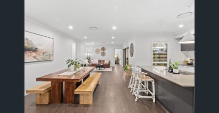 Elegant Single Level Home in Box Hill - Photo 5