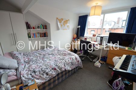 4 Bedroom Mid Terraced House for rent in Beechwood View - Photo 5