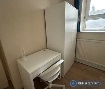 1 bedroom in a flat share to rent - Photo 4
