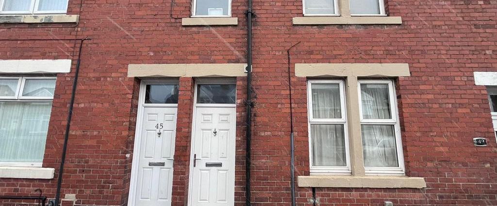 3 bedroom flat to rent - Photo 1